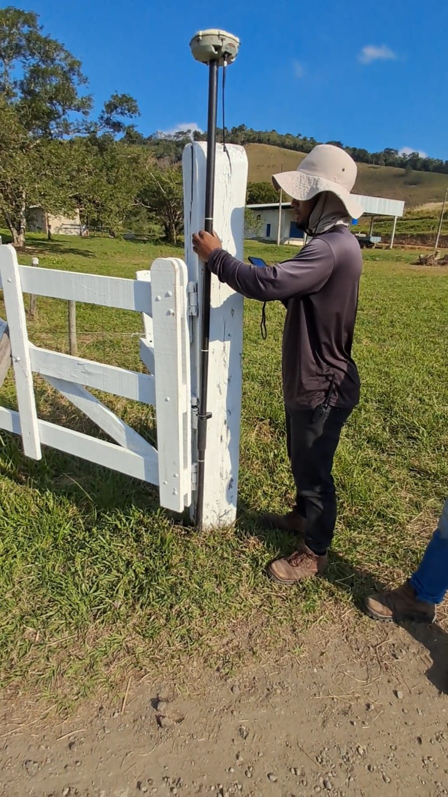 Receptor GNSS geodésico em propriedade rural