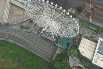 Vista aérea da roda-gigante Yup Star