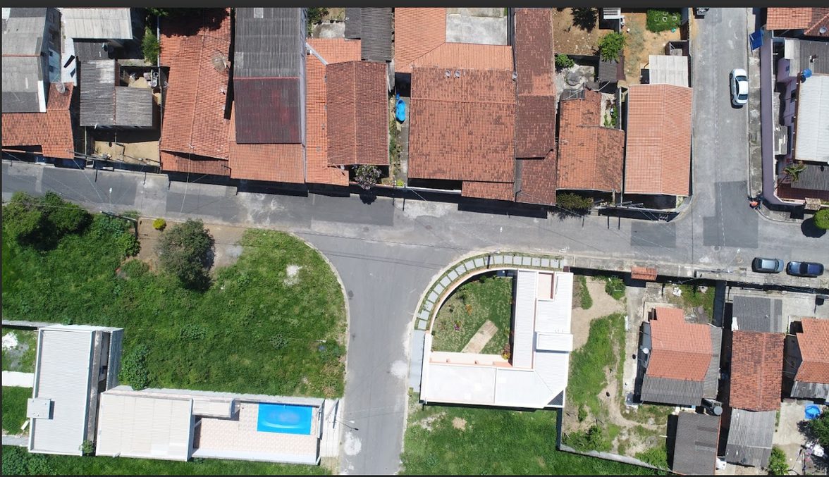 Vista aérea de drone de bairro residencial mapeado em Pinheiral